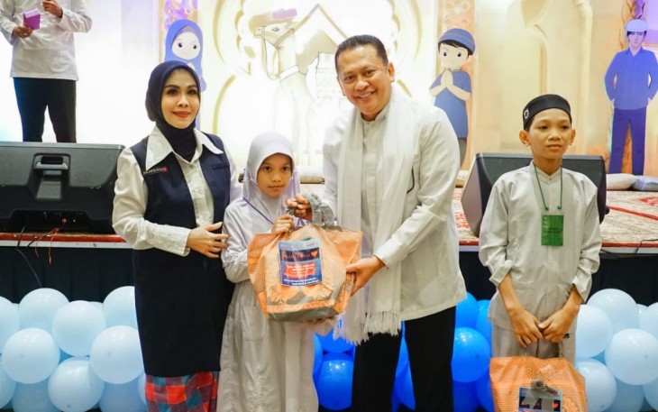 Bamsoet saat menghadiri acara buka puasa bersama sekaligus santunan anak yatim, oleh Jakarta With Love (JWL), di Jakarta, Kamis (6/3/23).