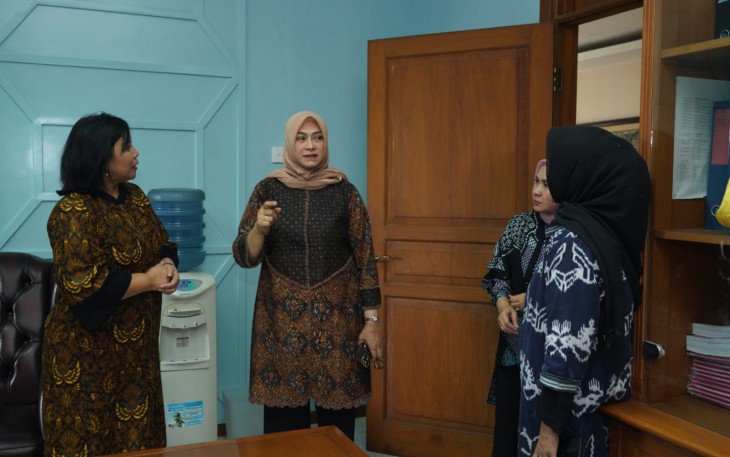 Dinas Perdana Ny Evi di Kantor Pusat Dharma Pertiwi