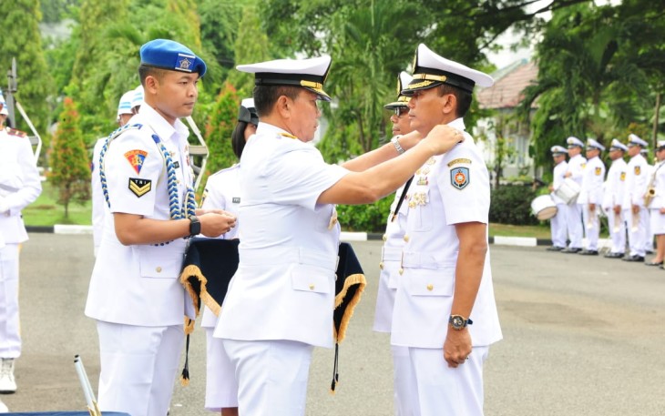 Komandan Komando Pendidikan Dukungan Umum (Dankodikdukum) Komando Pembinaan Doktrin Pendidikan dan Latihan TNI Angkatan Laut (Kodiklatal) Laksamana Pertama (Laksma) TNI Dr. Taufik Arief memimpin acara Serah Terima Jabatan (Sertijab) Komandan Pusdik Banmin dari Kolonel Laut (S) I Made Gede Budiartha kepada Kolonel Laut (S) Wahyu Budi Nugroho, bertempat di Lapangan Apel Kodikdukum Kodiklatal, Bumimoro Surabaya