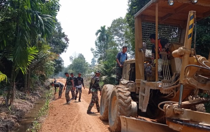 Progres Peningkatan Badan Jalan TMMD ke-118 Kodim 0902/Berau sudah 65 Persen