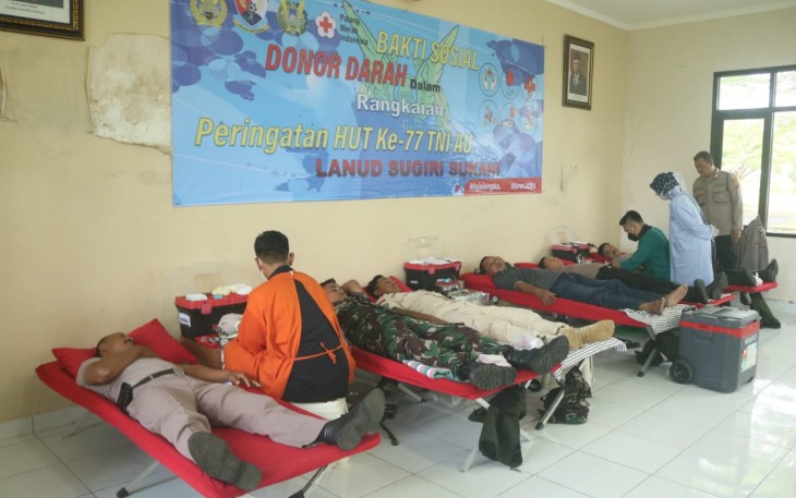  Lanud Sugiri Sukani Adakan Baksos Donor Darah Dalam Rangka HUT Ke-77 TNI Angkatan Udara