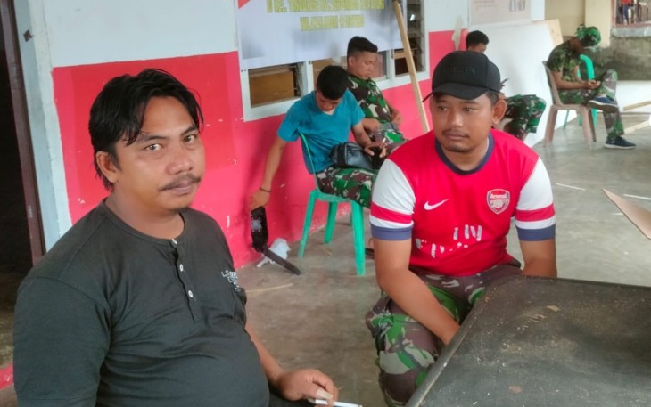 Rony warga masyarakat kaos hitam