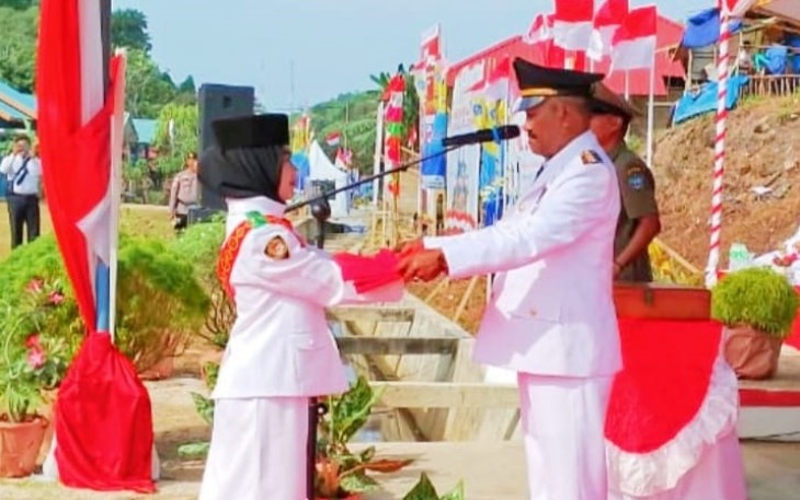 Camat Tambelan saat Jadi Irup Upacara Peringatan HUT Kemerdekaan RI Ke-78 