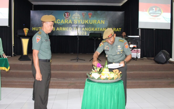 Kebersamaan keluarga besar Menarmed 2 Kostrad dalam perayaan HUT ARMED TNI AD ke-78, Senin (4/12)
