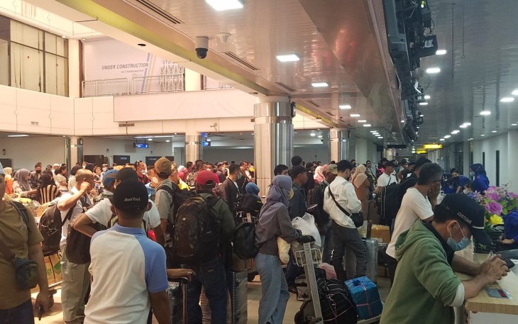 Arus penumpang di Bandara Internasional Hang Nadim dan Pelabuhan Batu Ampar selama musim mudik Lebaran Idul Fitri 2023