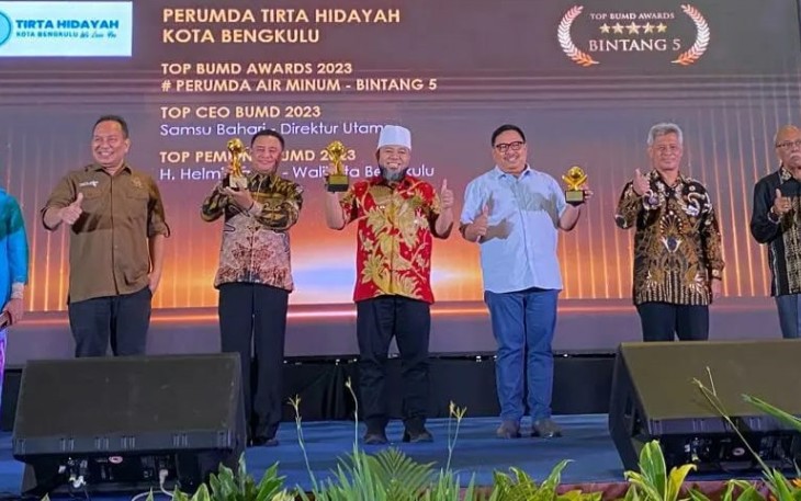 Perumda Tirta Hidayah Sukses Raih TOP BUMD Awards 2023 