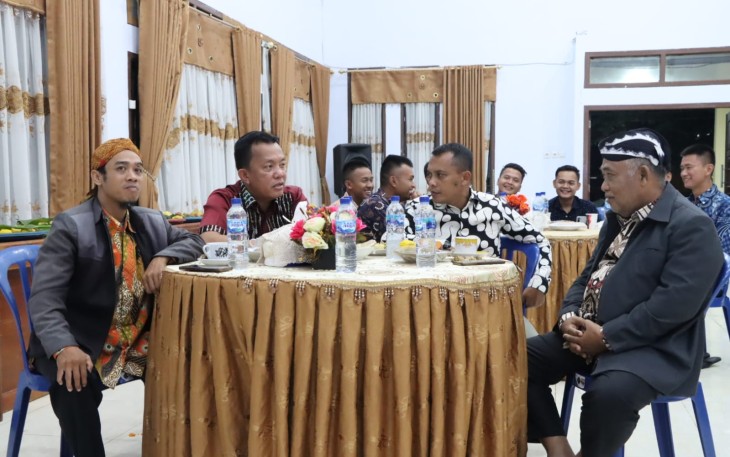 Kapolres Lebong saat Nobar Virtual Pagelaran Wayang Kulit Wahyu Makutharama 