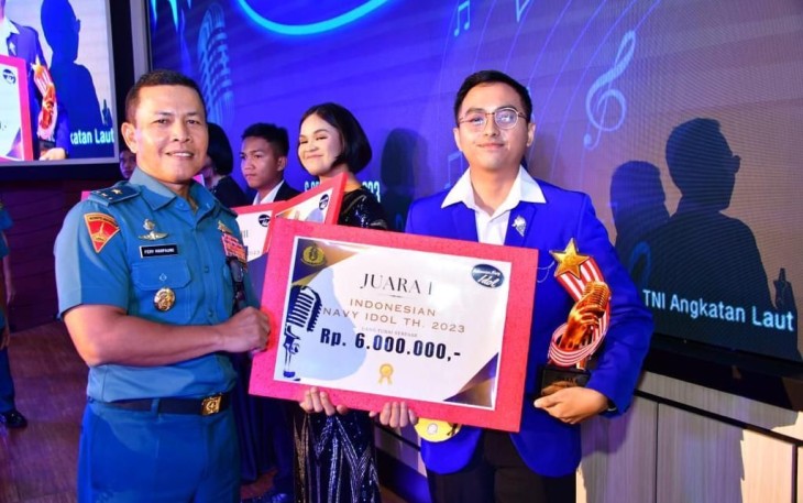 Penyerahan hadiah secara simbolis