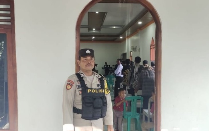 Polsek Belitang Tiga saat PAM Amankan Kebaktian Ibadah Paskah