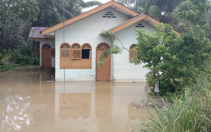 Kondisi banjir rendam rumah warga