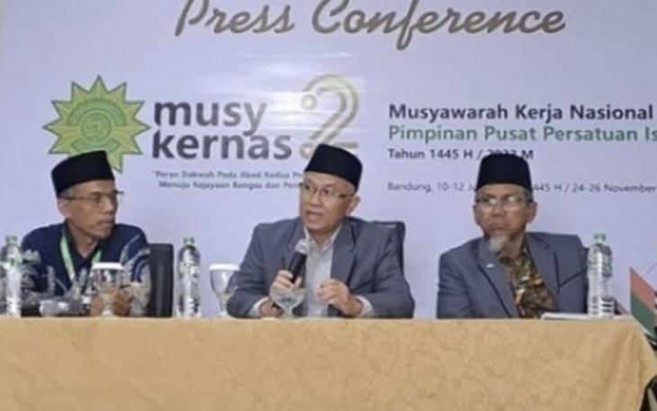 Wakil Ketua Umum PP Persis Atip Latipulhayat usai Musyawarah Kerja Nasional Persis di Soreang, Kabupaten Bandung, Jawa Barat, Minggu (26/11/23).