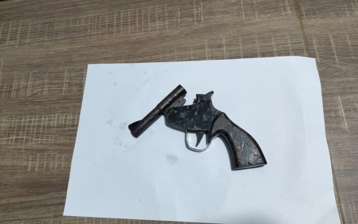 Senpira tanpa amunisi yang diserahkan ke petugas