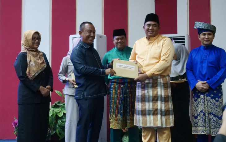 Bupati Bintan Roby saat Sampaikan Rancangan Perda Atas Perubahan APBD Tahun 2023