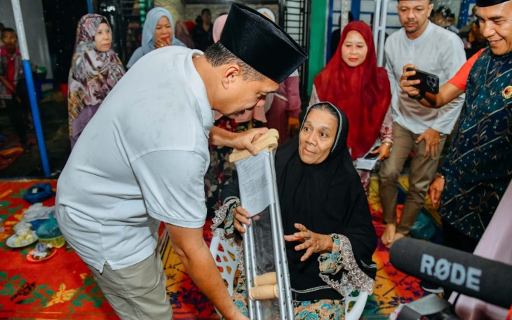 Zahir Bantu Kursi Roda Pada Warga Difabel