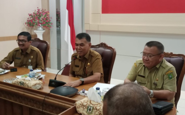 Wan Siswandi saat Pimpin Rapat Koordinasi Persiapan HUT ke24 Kabupaten Natuna