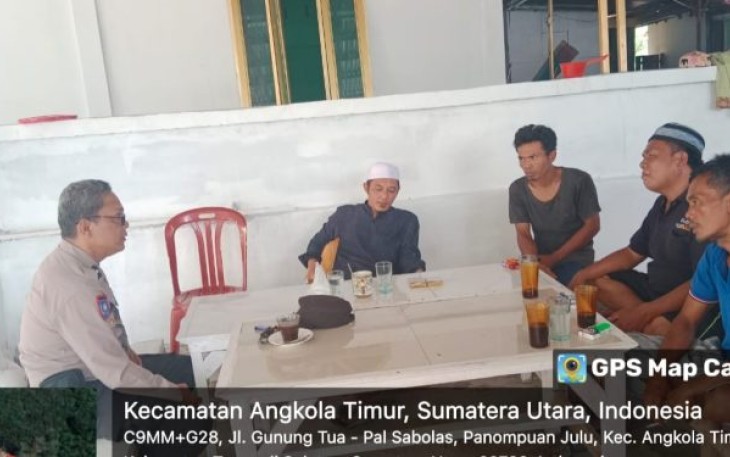 Bhabinkamtibmas Polsek Sipirok, Aipda Thomas M Harahap, meminta dukungan ke Alim Ulama, Ustad Domu Al Habsy Muda Harahap, Kamis (2/11/2023)