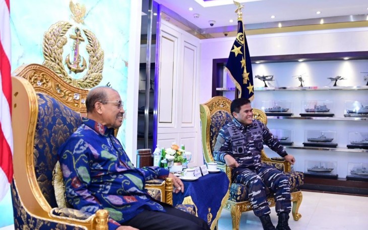 Kasal Laksamana TNI Muhammad Ali saat menerima kunjungan dari Kabakamla RI Laksamana Madya TNI Aan Kurnia dan Wakil Ketua DPD RI Letjen TNI Mar (Purn) Nono Sampono, bertempat di Gedung Utama Mabesal, Cilangkap, Jakarta Timur, Jumat (10/03).