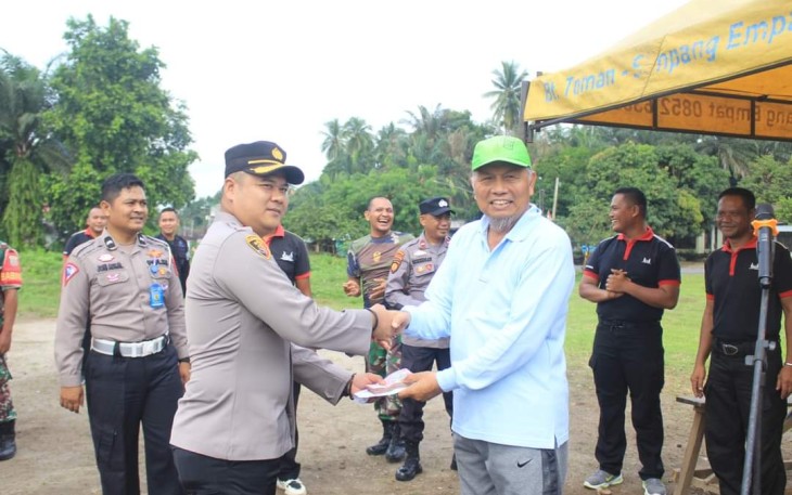 Bupati Pasbar Hamsuardi Ikut Sukseskan Pertandingan Bola Voli di Kompi 3 Batalyon B Pelopor