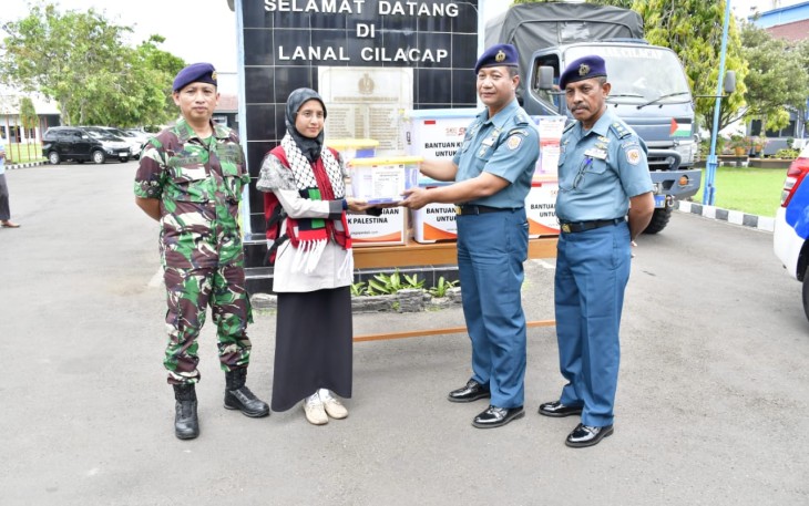 Lanal Cilacap Kirimkan Batuan Kemanusian Untuk Palestina