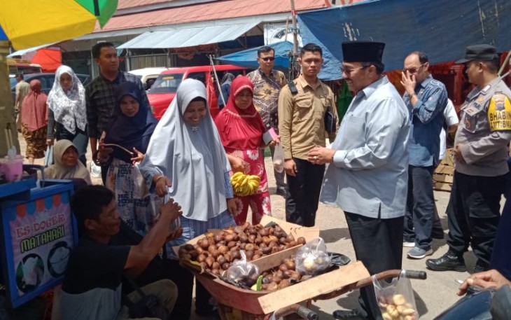Bupati Pasaman H Benny Utama saat tinjau pasar