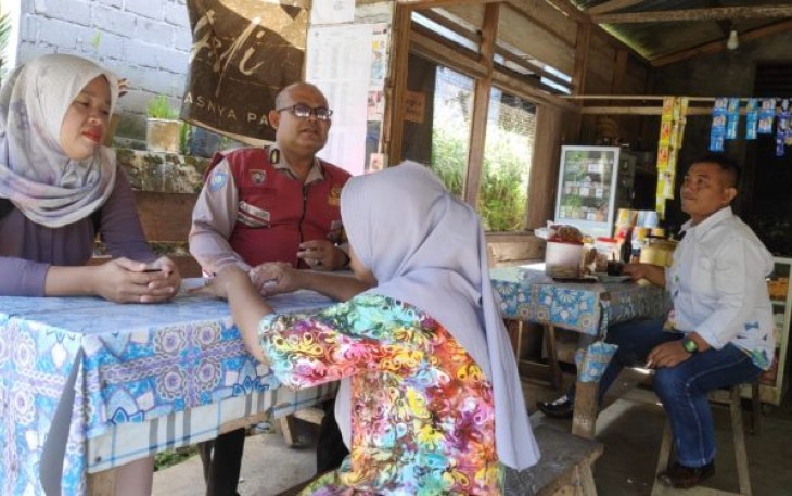 Bhabinkamtibmas Polsek Batang Toru, Aiptu Sayaman Siregar, terus sosialisasi ke masyarakat untuk cegah terjadinya kebakaran hutan dan lahan (Karhutla), Rabu (24/5/2023) pagi.