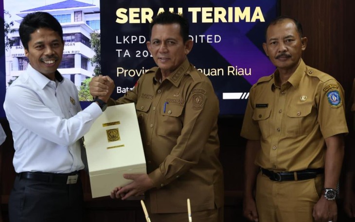 Gubernur Ansar saat Serahkan LKPD Unaudited Pemprov Kepri APBD T.A 2022 ke BPK Perwakilan Kepri 