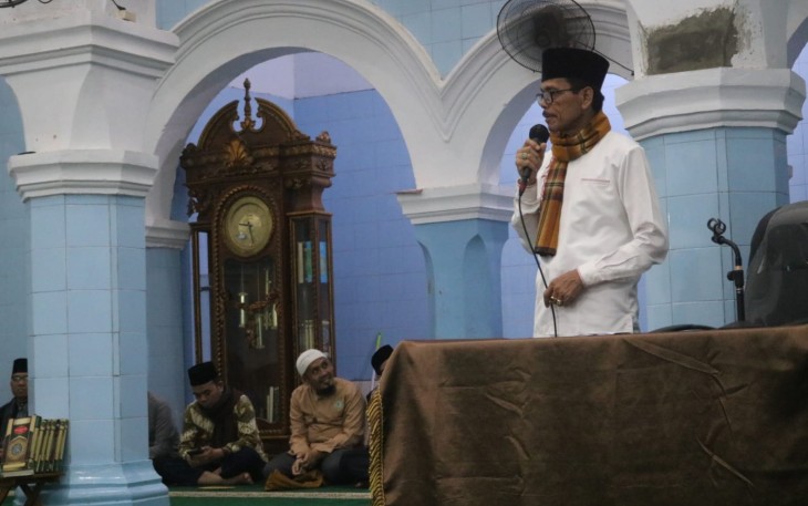 Bupati Limapuluh Kota, Safaruddin saat menyampaikan sambutannya di hadapan para jema'ah masjid.