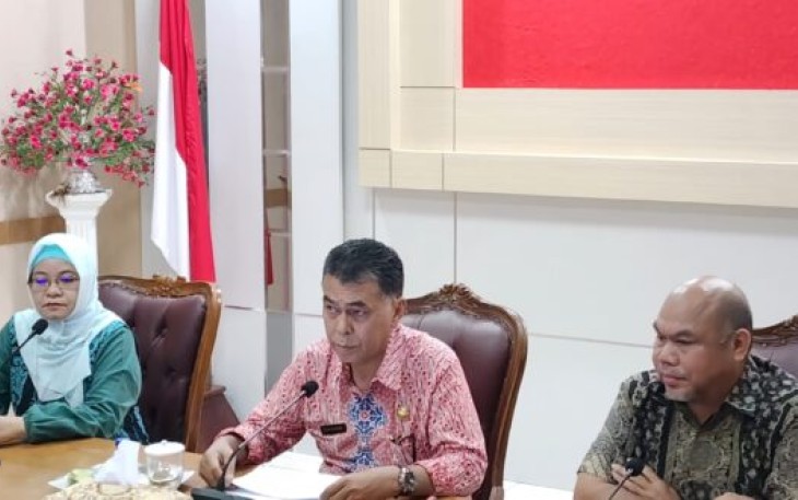Bupati Natuna saat Pimpin Rapat Sosialisasi dan Bimtek SPIP