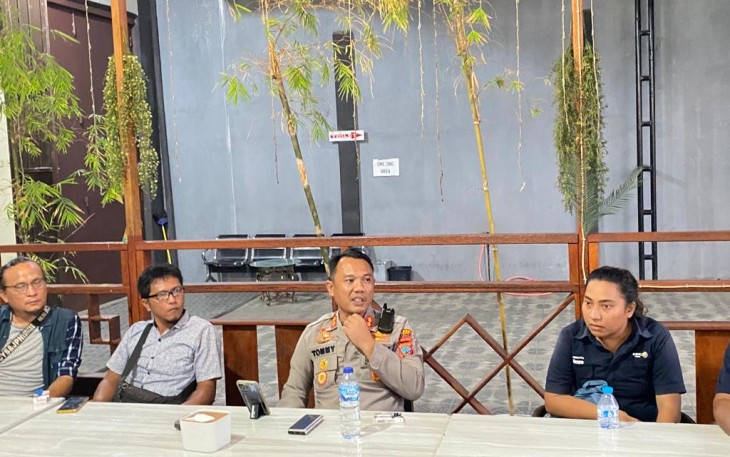 Kapolres Bitung AKBP Tommy Bambang Souissa, SIK saat menyampaikan sambutan pada Jumat Curhat Bersama Wartawan