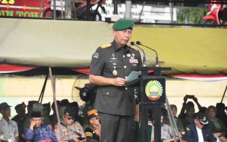omandan Korem 031/Wira Bima  Brigjen TNI Dany Rakca, S.A.P., M.Han., gelar upacara peringatan hari Juang Kartika TNI AD Ke-78 tahun 2023,  bertempat dilapangan bola Desa Empat Balai Kecamatan Kuok Kabupaten Kampar Kamis, 14 Desember 2023.