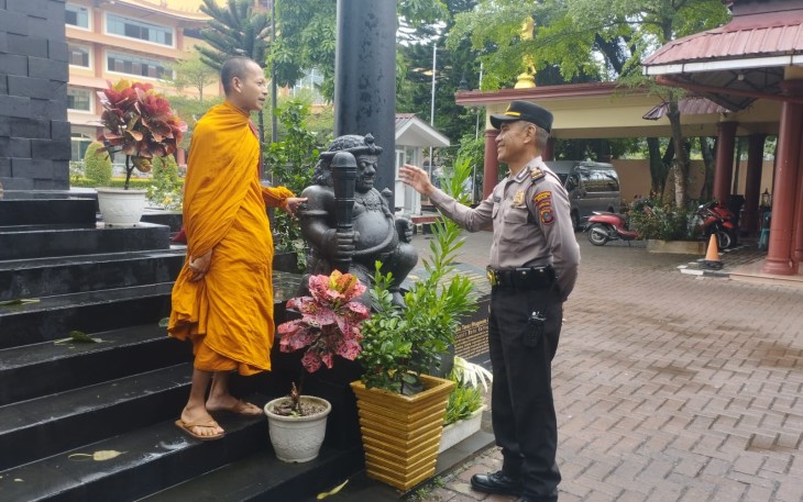  Polrestabes Medan Silaturahmi ke Tokoh Agama Biksu Ratana Panno Medan 