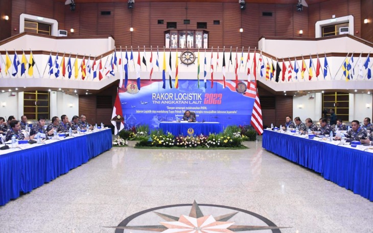 Aslog Kasal Laksamana Muda TNI Agus Santoso saat membuka acara Rakorlog TNI AL Tahun 2023 yang dilaksanakan di Gedung Auditorium Denma Mabesal, Cilangkap Jakarta Timur, Kamis (09/03).