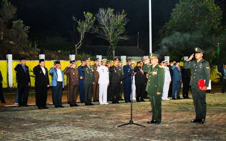 Gubernur Ansar Ikuti Apel Kehormatan dan Renungan Suci di TMP Natuna