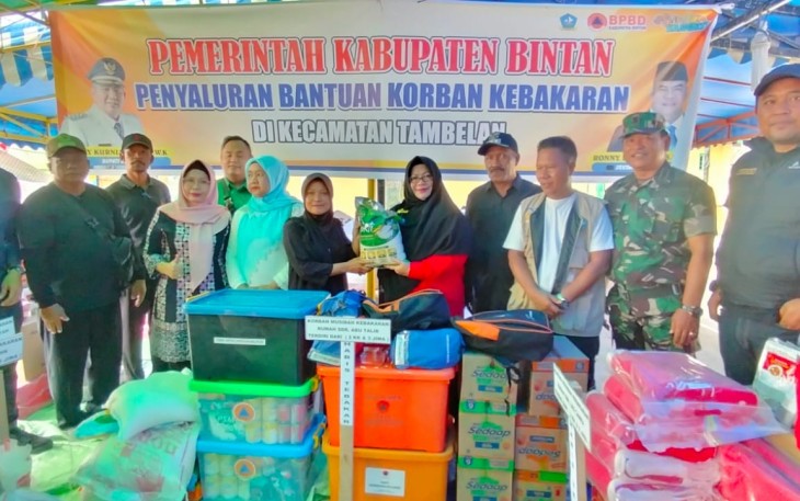 Pemkab Bintan Salurkan Bantuan Korban Kebakaran di Desa Kampong Hilir