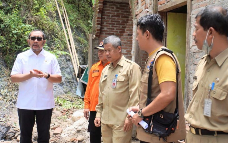 Sahat Tua Simanjuntak sewaktu bertemu masyarakat