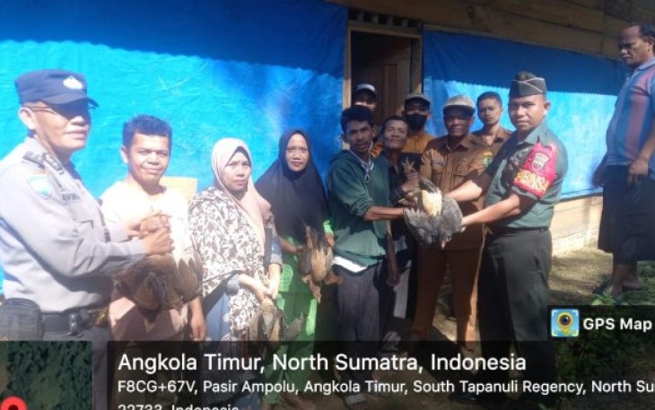 Bhabinkamtibmas Polsek Sipirok, Aiptu Anwar S Harahap, hadir lakukan monitoring penyaluran bantuan ketahanan pangan (Ketapang) kepada masyarakat, Selasa (22/8/2023) pagi.