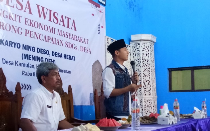 Bupati Trenggalek, Mochamad Nur Arifin, saat melakukan kegiatan Mening Deh di Desa Kamulan Kecamatan Durenan, Kabupaten Trenggalek, Rabu (8/3/2023) (Foto Hardi Rangga klikwarta.com).