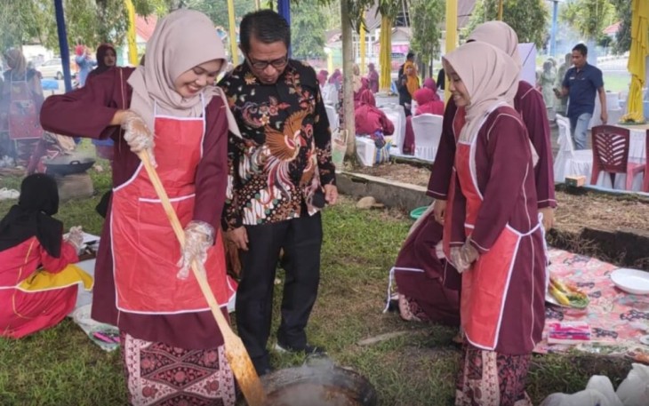 Disporabud Pasaman saat Adakan Lomba Masak Rendang