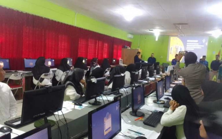 Bupati Natuna Wan Siswandi saat membuka kegiatan Ujian Seleksi P3K yang dilaksanakan dengan metode Computer Assisted Test (CAT) BKN berlokasi di SMAN 1 Bunguran Timur.