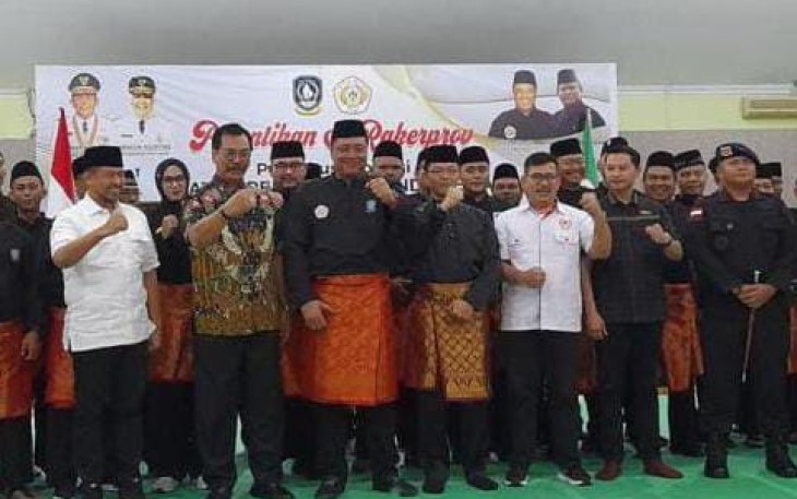 Ketua DPRD Batam Nuryanto (kiri) Berfoto Bersama Pengurus IPSI Provinsi Kepri di Gedung Asrama Haji Batam, Sabtu (18/2/2023) (Fhoto : Fhoto Ist)