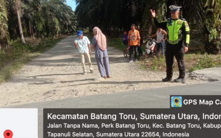 Personel Lantas Batang Toru, saat melakukan cek dan olah tempat kejadian perkara (TKP) di lokasi.