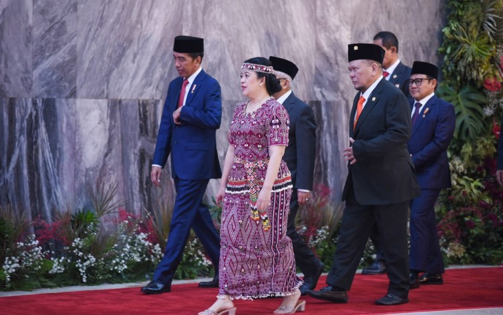 Ketua DPR RI Puan Maharani dan Presiden Joko Widodo (Jokowi) saat berjalan beriringan.