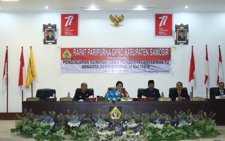 Wabup Samosir saat Hadiri Pelantikan Pengganti Antar Waktu Anggota DPRD
