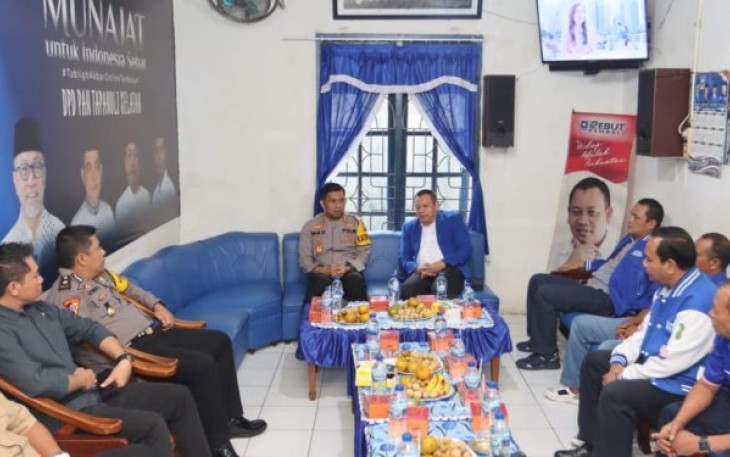 Ketua DPD Partai Amanat Nasional (PAN) Tapanuli Selatan (Tapsel), H Borkat, SSos, MM, berdama Kapolres, AKBP Imam Zamroni, SIK, MH, dan jajaran, saat cooling system.