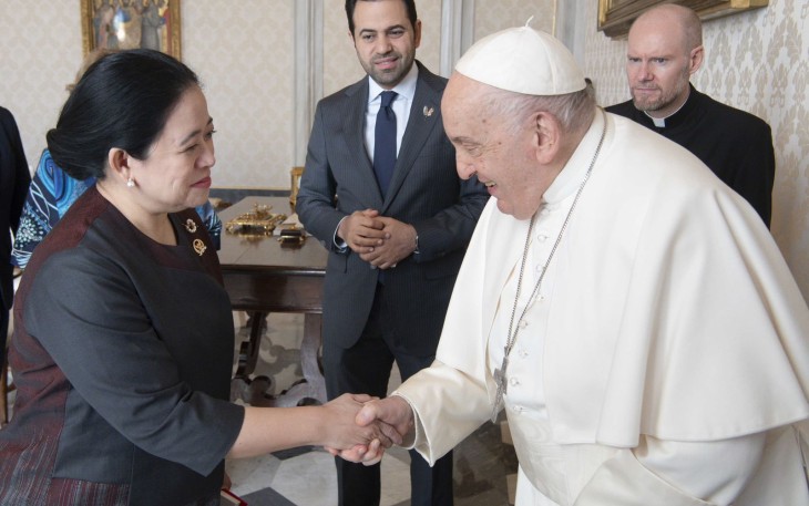 Puan saat Bertemu Paus Fransiskus Bareng Megawati di Vatikan