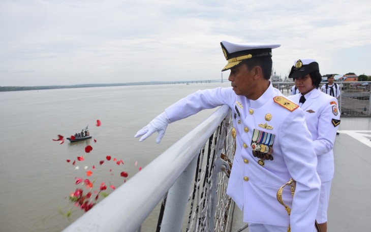 Dankodikopsla Kodiklatal Ikut Tabur Bunga di Selat Madura Jelang Hari Armada 2023