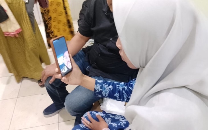 Dr. Ir. Ongku Parmonangan Hasibuan, Anggota DPR-RI Melakukan Video Call Bantu Bocah Yang Koma di Padangsidimpuan 
