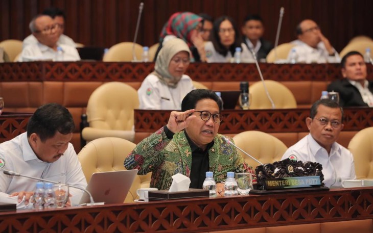 Mendes PDTT Abdul Halim Iskandar dalam Rapat Kerja Komisi V DPR RI dengan Kemendes PDTT di Jakarta, Selasa (28/11/2023).