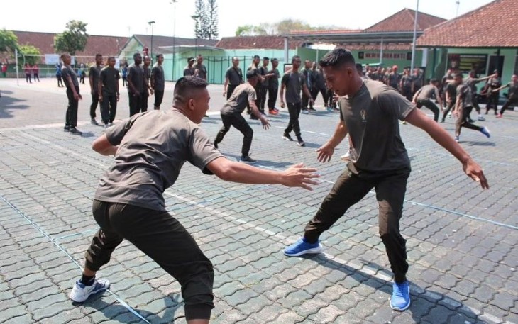 Yonbekang 2 Kostrad Senam Komando dan Gobak Sodor
