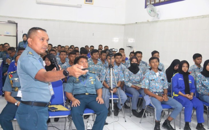 TNI AL dengan Yayasan Hang Tuah Sosialisasi Media Sosial dan Cegah Bullying